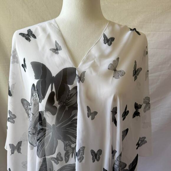 Butterfly print sheer draped poncho - Picture 2 of 5